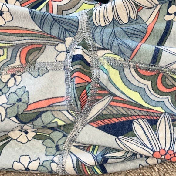 Victoria’s Secret Sport Knockout Capri Legging - Picture 6 of 7